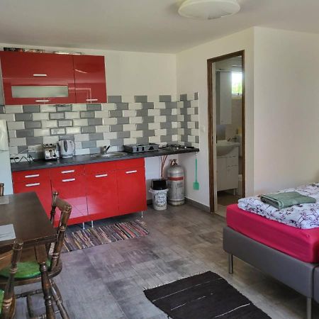 Ferienwohnung Forras Vendeghaz Tata Exterior foto