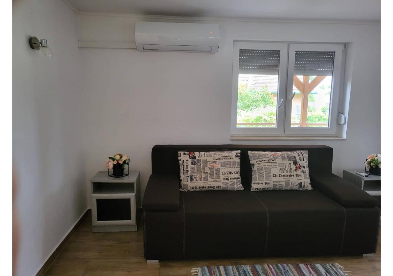 Ferienwohnung Forras Vendeghaz Tata Exterior foto