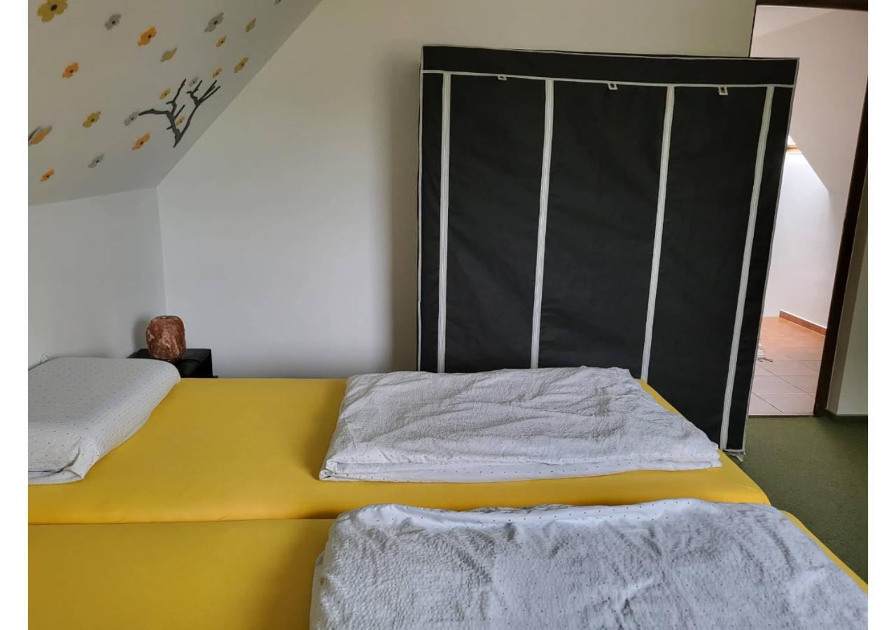 Ferienwohnung Forras Vendeghaz Tata Exterior foto
