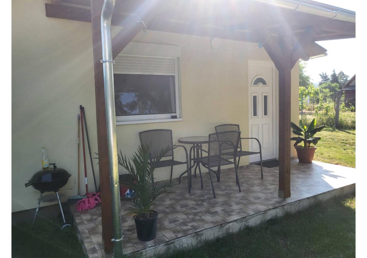 Ferienwohnung Forras Vendeghaz Tata Exterior foto