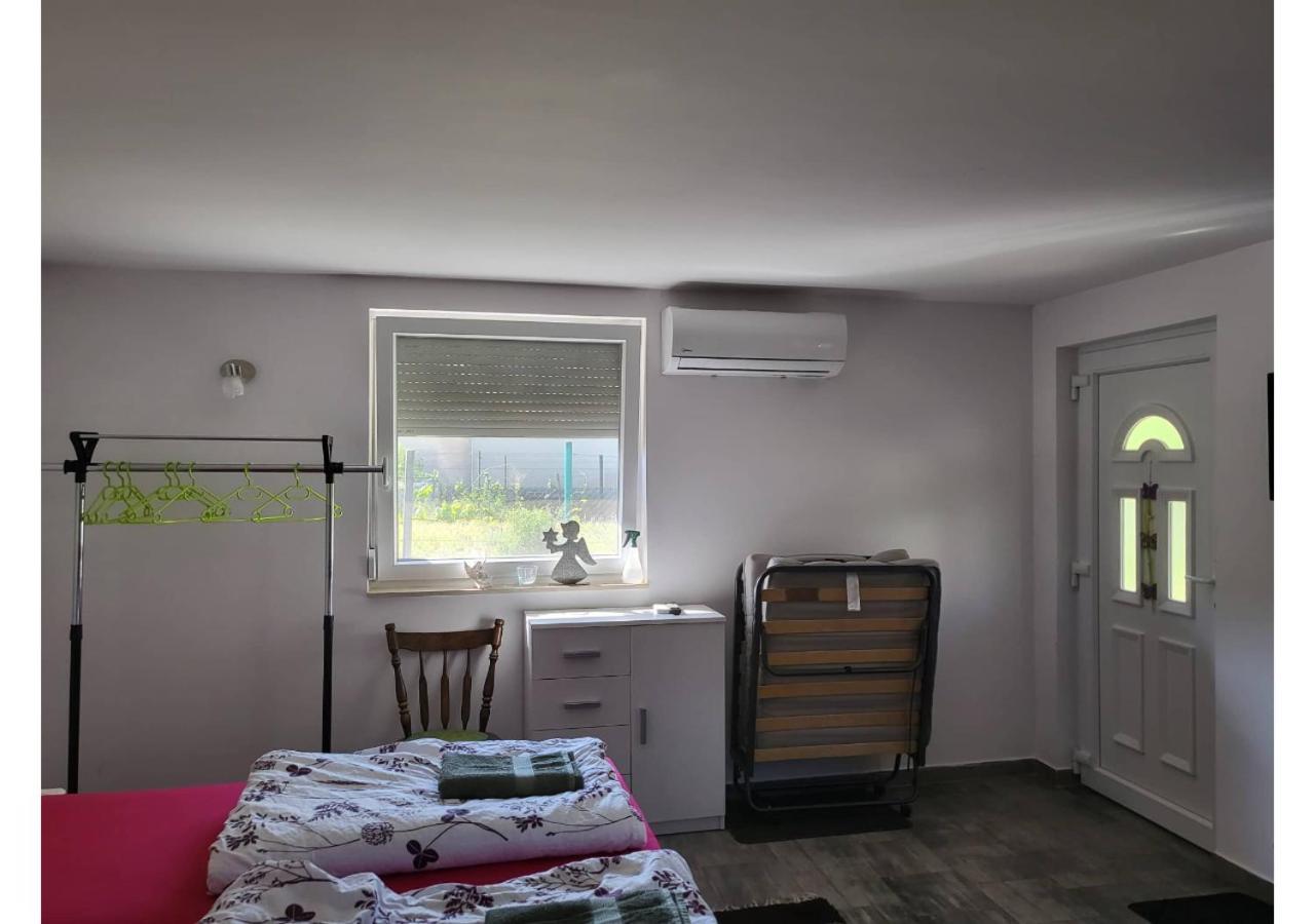 Ferienwohnung Forras Vendeghaz Tata Exterior foto