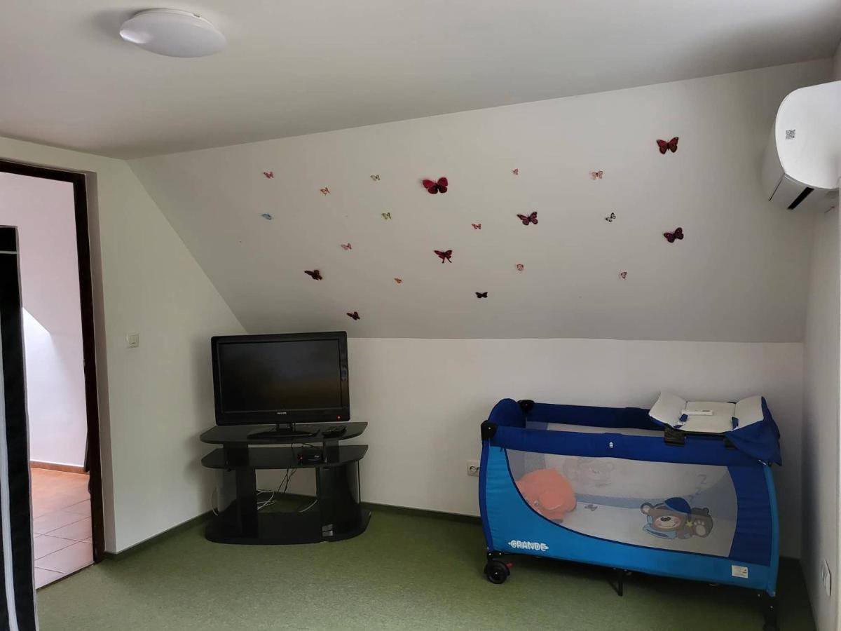Ferienwohnung Forras Vendeghaz Tata Exterior foto